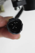 Load image into Gallery viewer, 2006 Yamaha R6 600 Carburetor Throttle Body Fuel Injectors 5SL-13750-00-00
