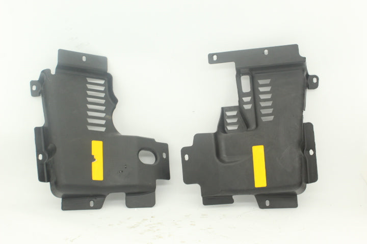 Front Wheel Well Panels 5438976-070 116104