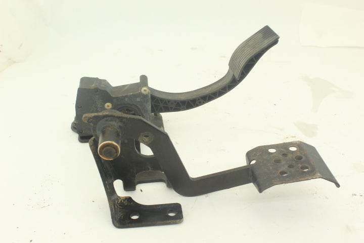 Brake Pedal, Gas pedal & Mount 1026832-329 120023